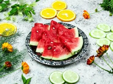 A plate of colorful fruits surrounded by fresh vegetables, symbolizing the value of balanced nutrition over supplement trends