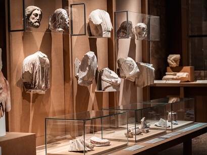 Making stones speak. Notre Dame’s medieval sculptures, exhibition view. Courtesy of Musée de Cluny