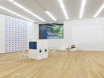 Andrea Fraser, «I 
just don’t like eggs!» Andrea Fraser on collectors, collecting, collections, vista della mostra. Per gentile concessione della Fondazione Antonio Dalle Nogare