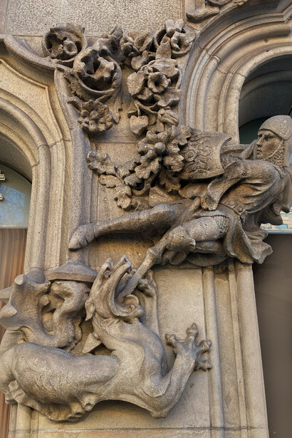 San Jorge y el dragón, Casa  Bonet, Barcelona. Marcelli Coquillat i Llofriu, 1915