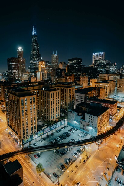 Tecnologias digitais substituem interações familiares, alterando a dinâmica de criação