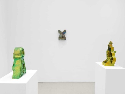 Julia Kunin, Laughing castles, exhibition view. Courtesy of Klaus von Nichtssagend Gallery