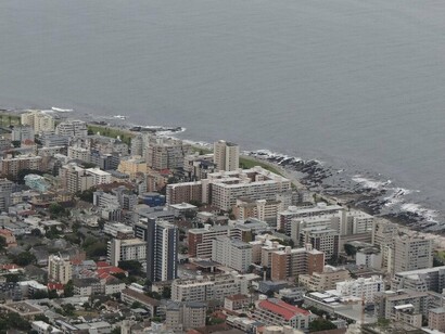 Ville fondatrice de l’Afrique du Sud moderne, Le Cap incarne à la fois l’héritage colonial et les défis persistants d’une nation encore en quête d’unité