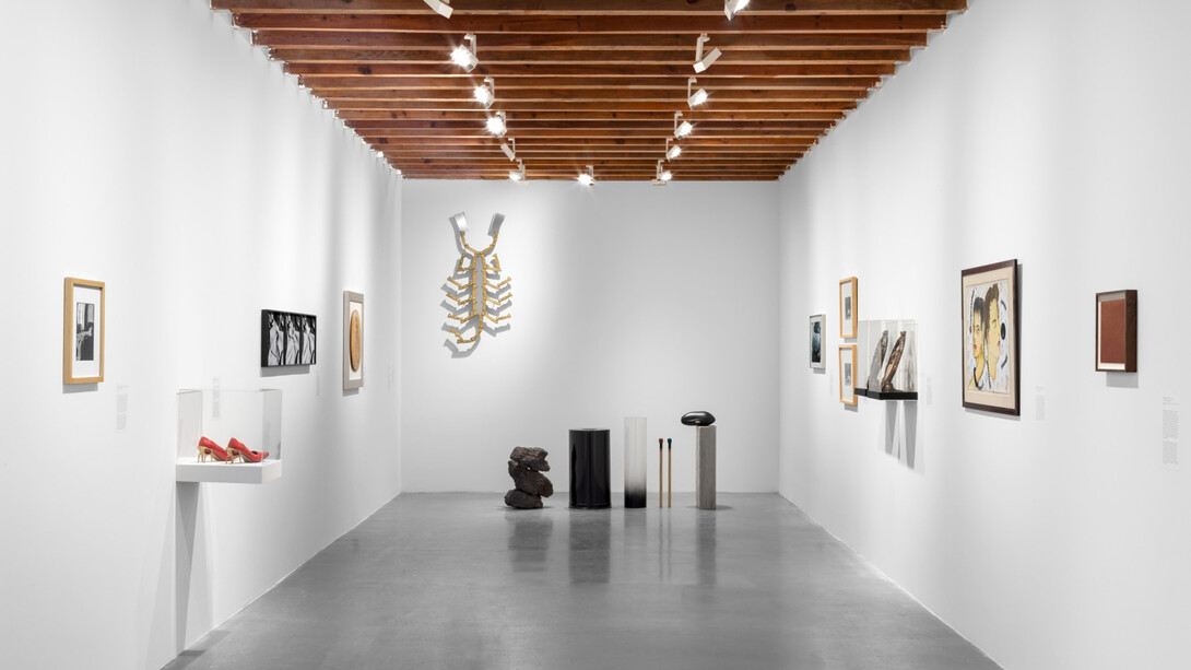 Various artists, An unlikely inventory. Dialogues with Surrealism, exhibition view. Courtesy of kurimanzutto