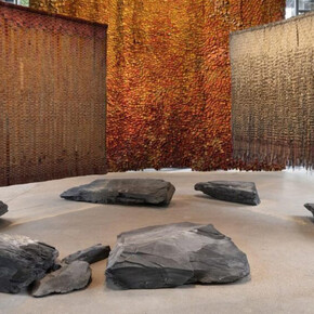 Olga de Amaral, vue de l'exposition. Avec l'aimable autorisation de la Fondation Cartier