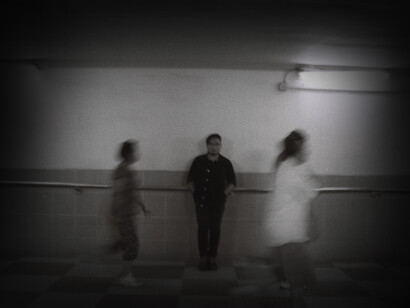 Las personas luchan contra sí mismas, proyectando sus miedos en una realidad externa