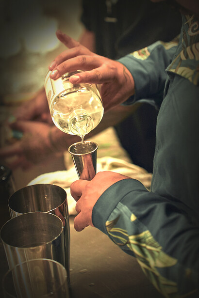 Los cócteles de César Montilla se caracterizan por una fuerte carga narrativa, en la que recuerdos, viajes y experiencias personales se transforman en combinaciones de sabores inesperadas