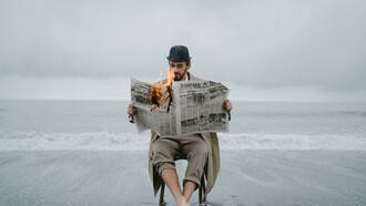 Os movimentos populares no começo da década de 2010 contra a Dilma. Com pautas como: corrupção, aumento dos transportes etc. Foram sequestradas então pela oposição. Então, com a presidente nas cordas... Foi algo fácil de parte de Rodrigo Maia e do Congresso Nacional