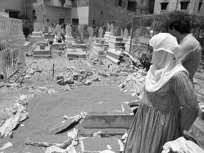 Cementerio destruido durante la Guerra Civil Libanesa en Beirut, 1982