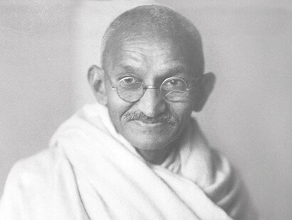 Mohandas Karamchand Gandhi, trató de reformar la sociedad india, empezando por integrar las castas más bajas