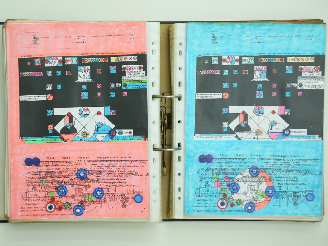 Adelhyd van Bender, Folder #21, 1999-2014, including approx. 200-250 pages, mixed media on paper in plastic folders, each 30 x 21 cm or 42 x 30 cm (folded in half), 32 x 29 x 8 cm, @ Galerie Susanne Zander/Delmes & Zander
􀀁􀀂􀀃􀀄􀀅􀀆􀀇􀀈􀀆􀀂􀀉􀀊􀀋􀀄􀀌􀀌􀀆􀀂􀀍􀀄􀀌􀀎􀀆􀀇􀀏􀀂􀀐􀀆􀀅􀀑􀀆􀀋􀀂􀀒􀀂􀀍􀀄􀀌􀀎􀀆􀀇