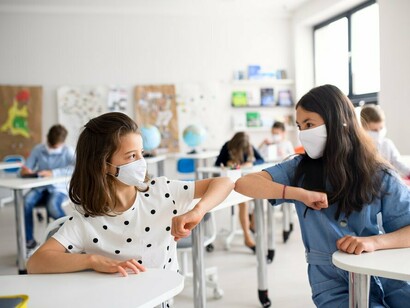 L’arrivo della pandemia da Coronavirus ha messo in luce le moltissime difficoltà nell’accettazione di una necessaria evoluzione del sistema scolastico 