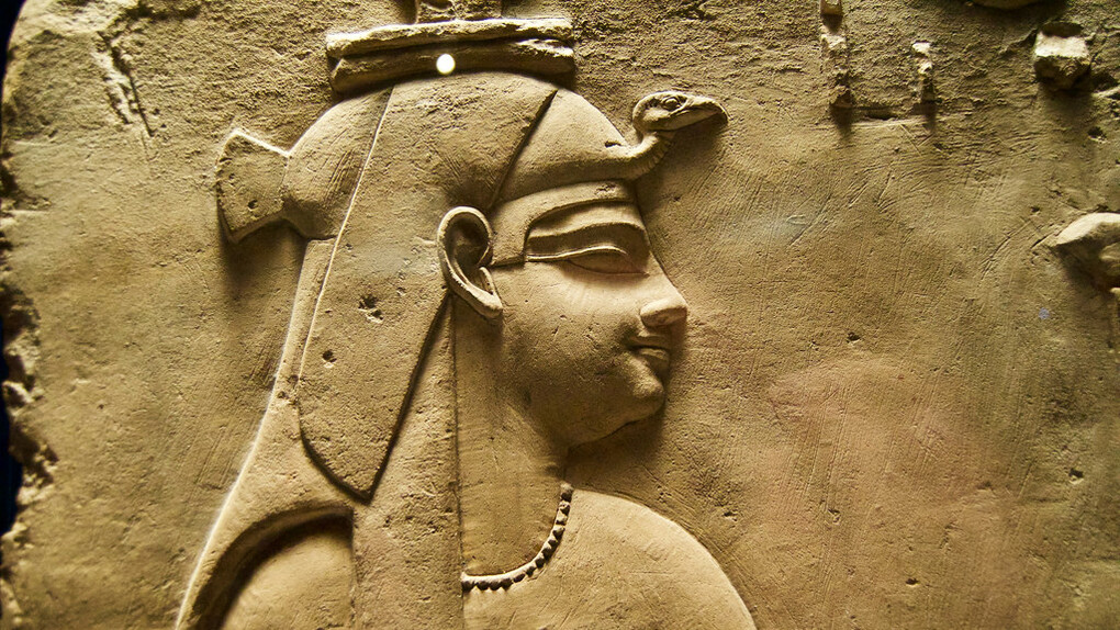 Relieve de un templo de Ptolomeo I, Templo de Hator en Kom Abu Billo en el Antiguo Egipto