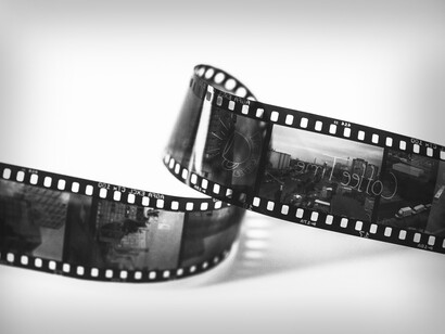 La presencia de grandes maestros como Godard, Jean Rouch, Santiago Álvarez y Fernando Birri enriqueció la formación de estos realizadores, ofreciendo aprendizajes que fortalecieron una cinematografía naciente