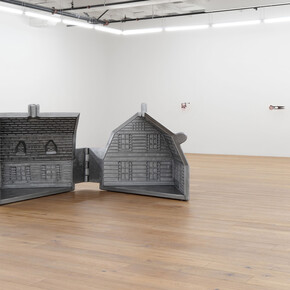 Sula Bermudez-Silverman, Mole, mold, molt, exhibition view. Courtesy of Hannah Hoffman Gallery