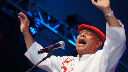 Joe Bataan,  el Rey del Latin Soul, en We Like it like That! A Boogaloo Celebration,  celebración del boogaloo de Lincoln Center Out of Doors. Foto: Catalina María Johnson.