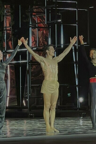 Fil Rouge è stato l’esaltazione della bellezza della forma, che ha visto l’étoile volare sulla scena attraverso stili inediti e originalifoto di Mariangela Di Natale