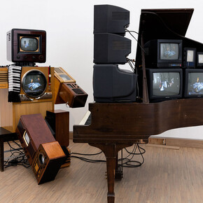 Nam June Paik, Duet memory, 1995. Courtesy of Albertina Museum