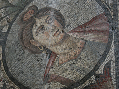 En su autobiografía Confesiones, cuenta la promiscuidad sexual de su juventud y confiesa que que le rogaba a Dios que lo hiciera casto