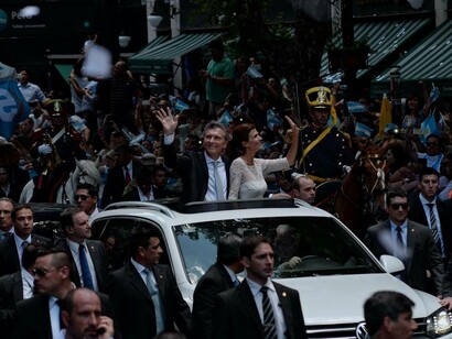 Macri recorre las calles de Buenos Aires tras jurar el cargo