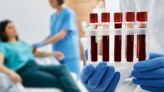 La biopsia líquida ha revolucionado el diagnóstico médico al ofrecer una alternativa no invasiva para detectar y monitorear enfermedades, especialmente el cáncer