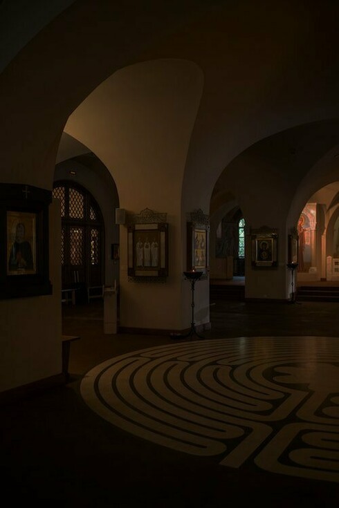 Si sente nel corpo e nell’anima che questo monte è Cristo stesso che si sostiene, ci attrae, apre il nostro cammino e ci indica la la meta nella sua Croce dove si è uno con il Padre nel nostro olocausto