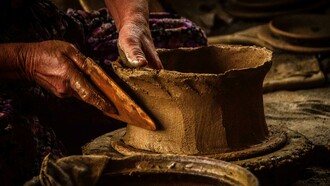 Para el arte contemporáneo la validación de las manifestaciones creativas locales representa un inflexión a partir del cual poner nuestras miradas en esta naturaleza y cultura regional