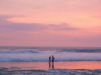 Acontece que a nossa vida mudou muito de 5 mil anos para cá. E a saúde deixou de ser vista como um estado de bem-estar físico, mental, social e espiritual para se tornar uma corrida por performance. E, infelizmente, o Ayurveda está sendo invadido por essa mentalidade