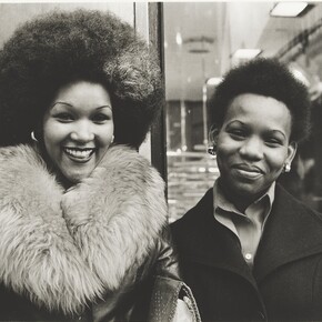 Al Vandenberg, 'High Street Kensington' from the series 'On a Good Day' © The Estate of Al Vandenberg / Victoria and Albert Museum, London