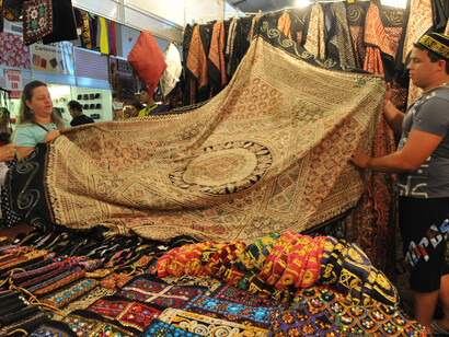 Ferias artesanales en Brasil. Puesto de artesanía local