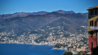 Veduta di Recco e Camogli da San Rocco  con affaccio sul Golfo Paradiso, Liguria, Italia