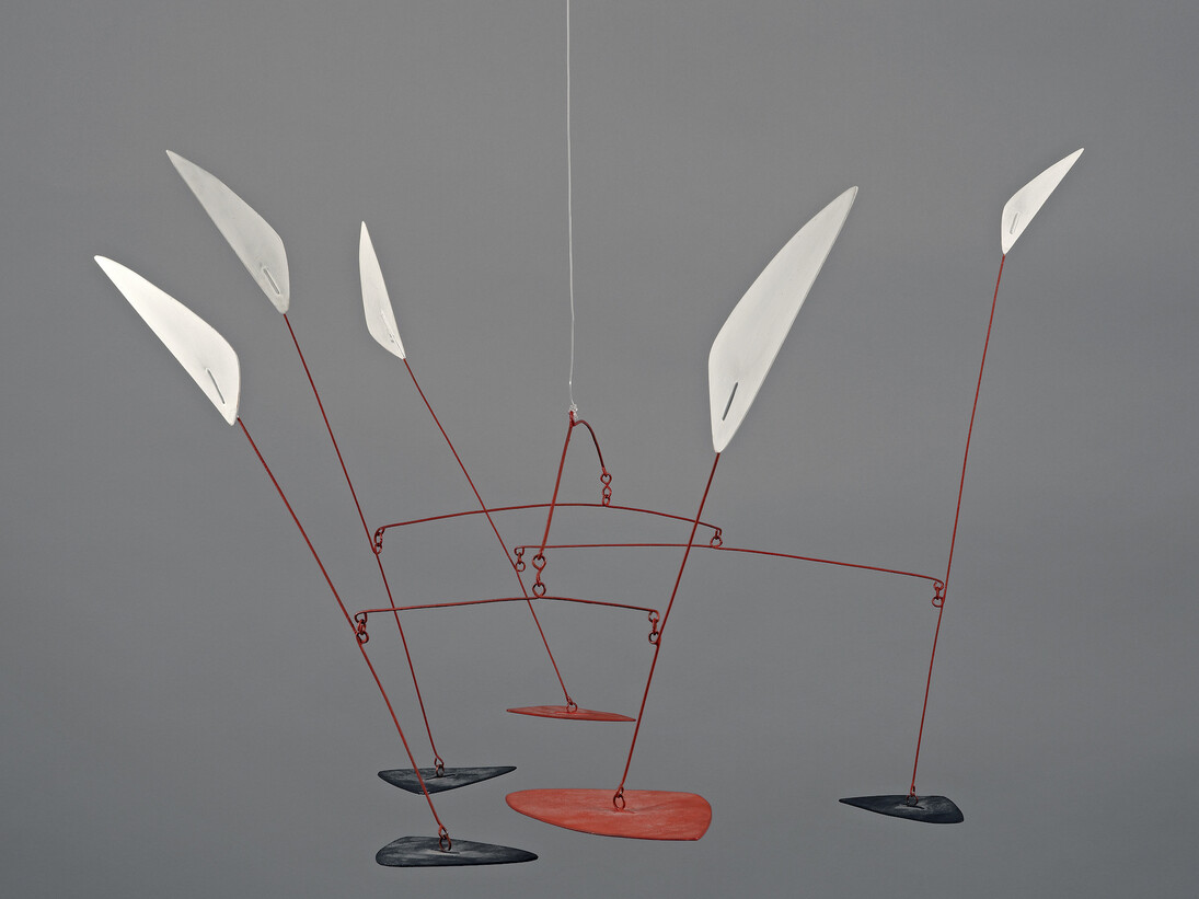 Alexander Calder, 3 feuilles noirs, 5 blanches, 2 rouges, 1960, Painted sheet metal and wire, 44.5 x 76 x 56 cm, Pictures courtesy of Mayoral. Art Revolutionaries, Mayoral at 6 Duke Street, London, 18 January—10 February 2017