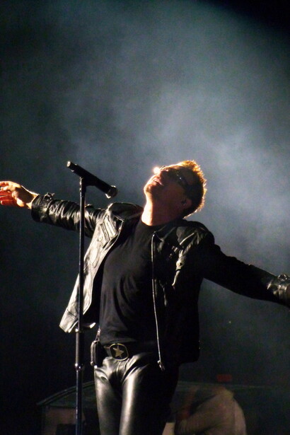 Bono singing with arms wide open,  Miami, FL, June 29th, 2011