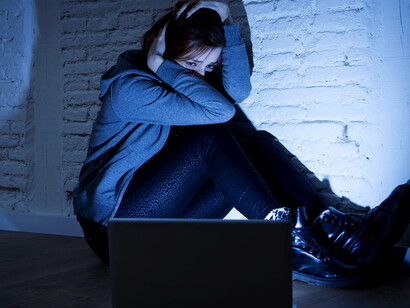 Il lockdown e la pandemia globale in cui la rete è stata il nostro unico terreno di scambio e comunicazione, permettendoci di rimanere connessi hanno rinforzato dinamiche, che peraltro erano però già evidenti