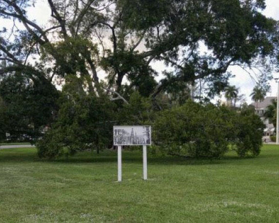 Glexis Novoa, Luz Permanente (Ivan Shadr), 2013. Reproduction installed at Hialeah Park
Collection Pérez Art Museum Miami, museum purchase with funds provided by the Helena Rubenstein Philanthropic Fund at the Miami Foundation and PAMM’s Acquisition Fund.