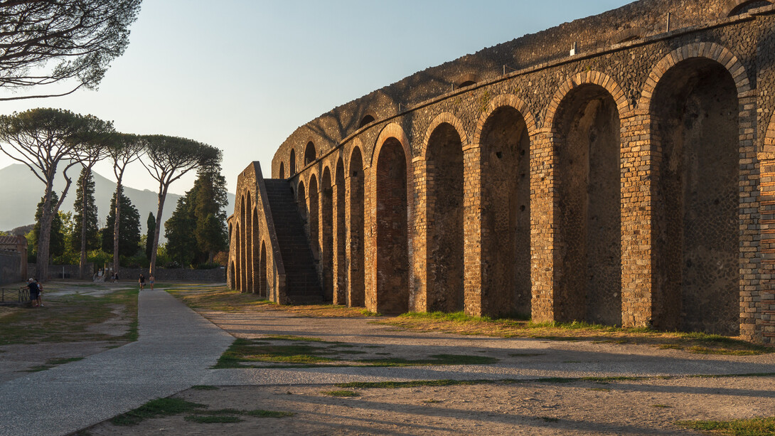Anfiteatro romano de Pompeya, plaza exterior. Ciudad metropolitana de Nápoles, Italia