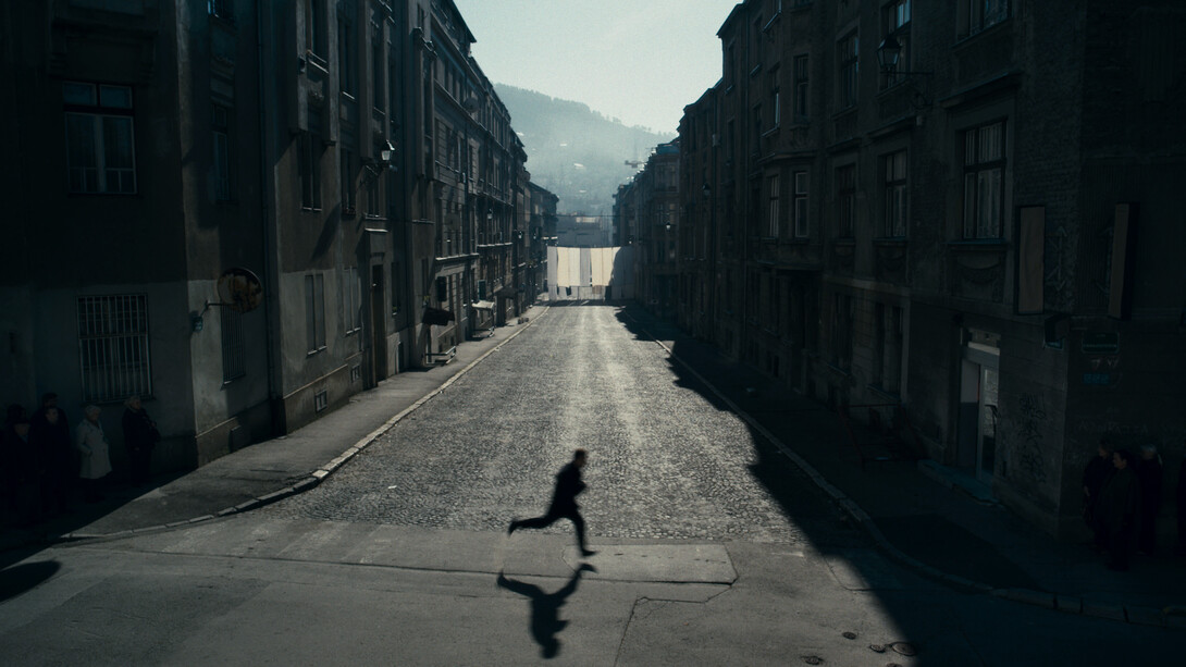 Šejla Kamerić, fotograma promocional de la videoinstalación "1395 Days Without Red", 2011