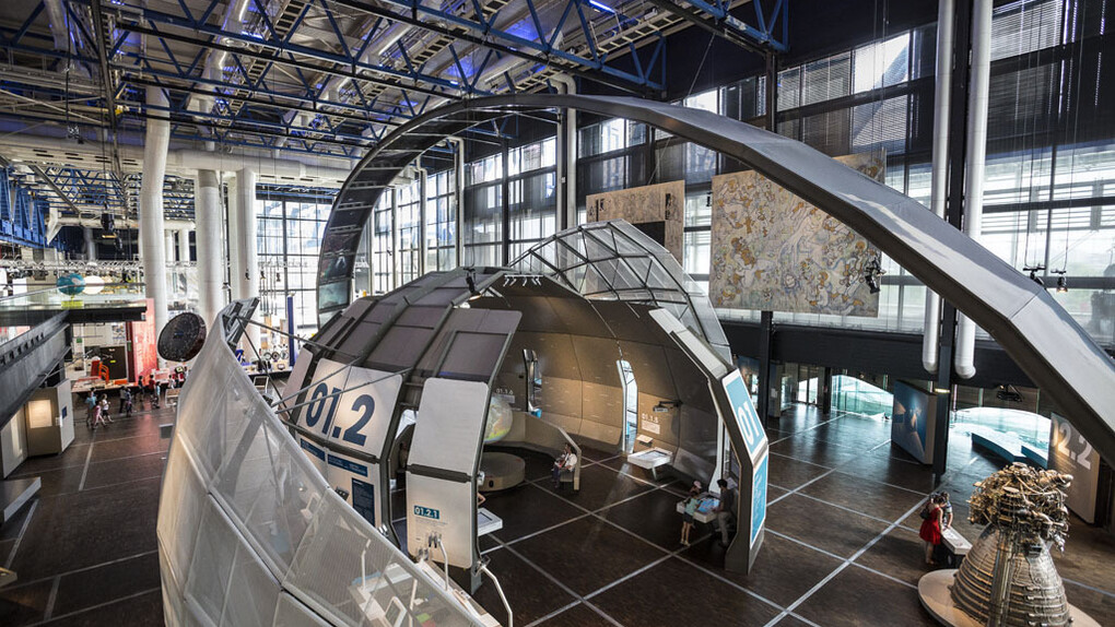 Earthwatch. Courtesy of Cité des Sciences et de l'Industrie