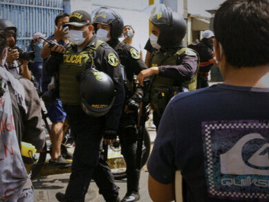 Entre protection et intimidation, l’autorité publique reflète les tensions d’une société traversée par la peur, l’inégalité et la perte de repères collectifs