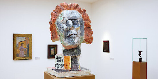 Markus Lüpertz, Beethoven, 25 x 60 x 55 cm., Privatbesitz, © VG Bild-Kunst Bonn, 2016; Hintergrund: Sammlungspärsentation Max Klinger