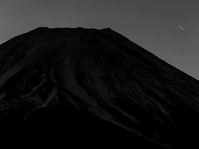 Faces of the Moon. Courtesy of Onishi Gallery
