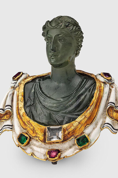 Immensely adoring emerald. Courtesy of the State Hermitage Museum