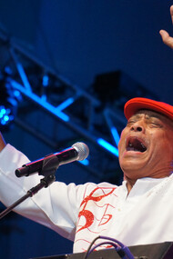 Joe Bataan,  el Rey del Latin Soul, en We Like it like That! A Boogaloo Celebration,  celebración del boogaloo de Lincoln Center Out of Doors. Foto: Catalina María Johnson.