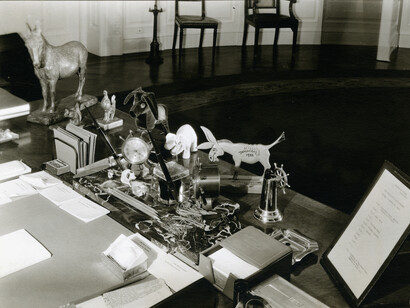 Margaret Bourke-White (1904 – 1971), "President Franklin D. Roosevelt's Desk in the White House”, December 24, 1934, warm-toned silver gelatin contact print on semimatte, doubleweight fibre paper, printed by January 14, 1937, 12 (12,79 x 16,8 (17,7) cm, © Estate of Margaret Bourke-White/Licensed by
VAGA, New York, NY