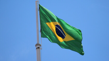 A reforma política que propõe um sistema semi-presidencialista poderia trazer maior equilíbrio entre executivo e legislativo, reduzindo crises e promovendo uma governança mais eficiente e estável