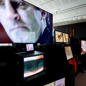 Douglas Gordon, Pretty much every film and video work from about 1992 until now-ish…vista della mostra. Per gentile concessione del Maxxi