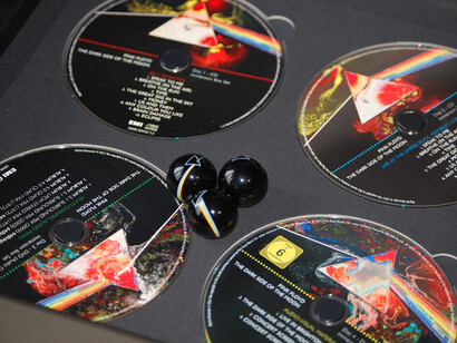 "Immersion" contiene 6 tra CD, DCD e Blu Ray, tra questi la versione rimasterizzata in digitale nel 2011 e il live registrato a Wembley nel 1974 – Fotografia di William Molducci