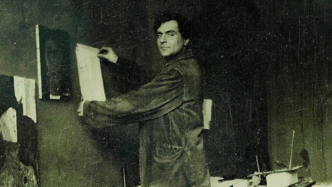 Amedeo Modigliani nel suo studio