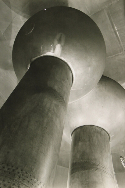 Van De Graaff Generator, Cambridge, MA, c.1958 © Berenice Abbott/Commerce Graphics/Getty Images. Courtesy of Howard Greenberg Gallery, New York