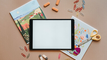 Cadernos e tablet vêm sendo utilizados juntos como ferramentas que conservam práticas tradicionais e inovam ao primeiro deparo com uma limitação